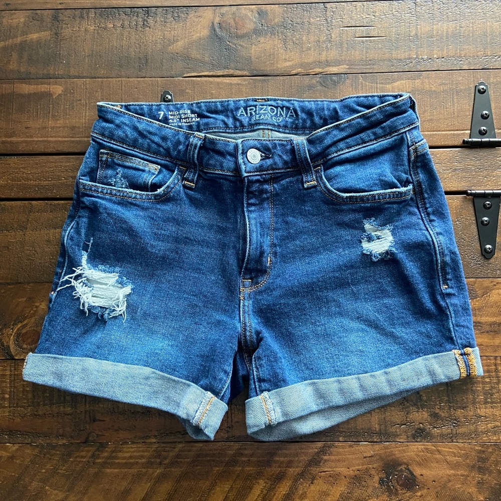 Arizona Mid Rise Midi Shorts Size 7